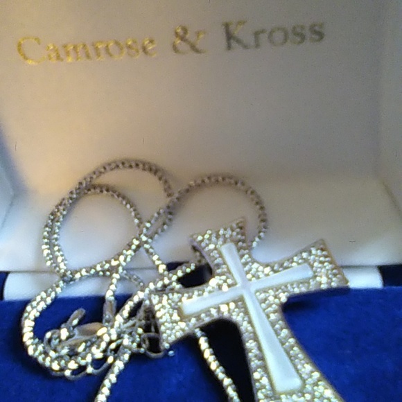 Jacqueline Kennedy's Cross Necklace - Picture 3 of 13